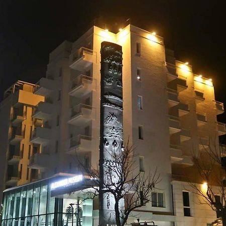 Hotel Alexander Museum Palace เปซาโร ภายนอก รูปภาพ