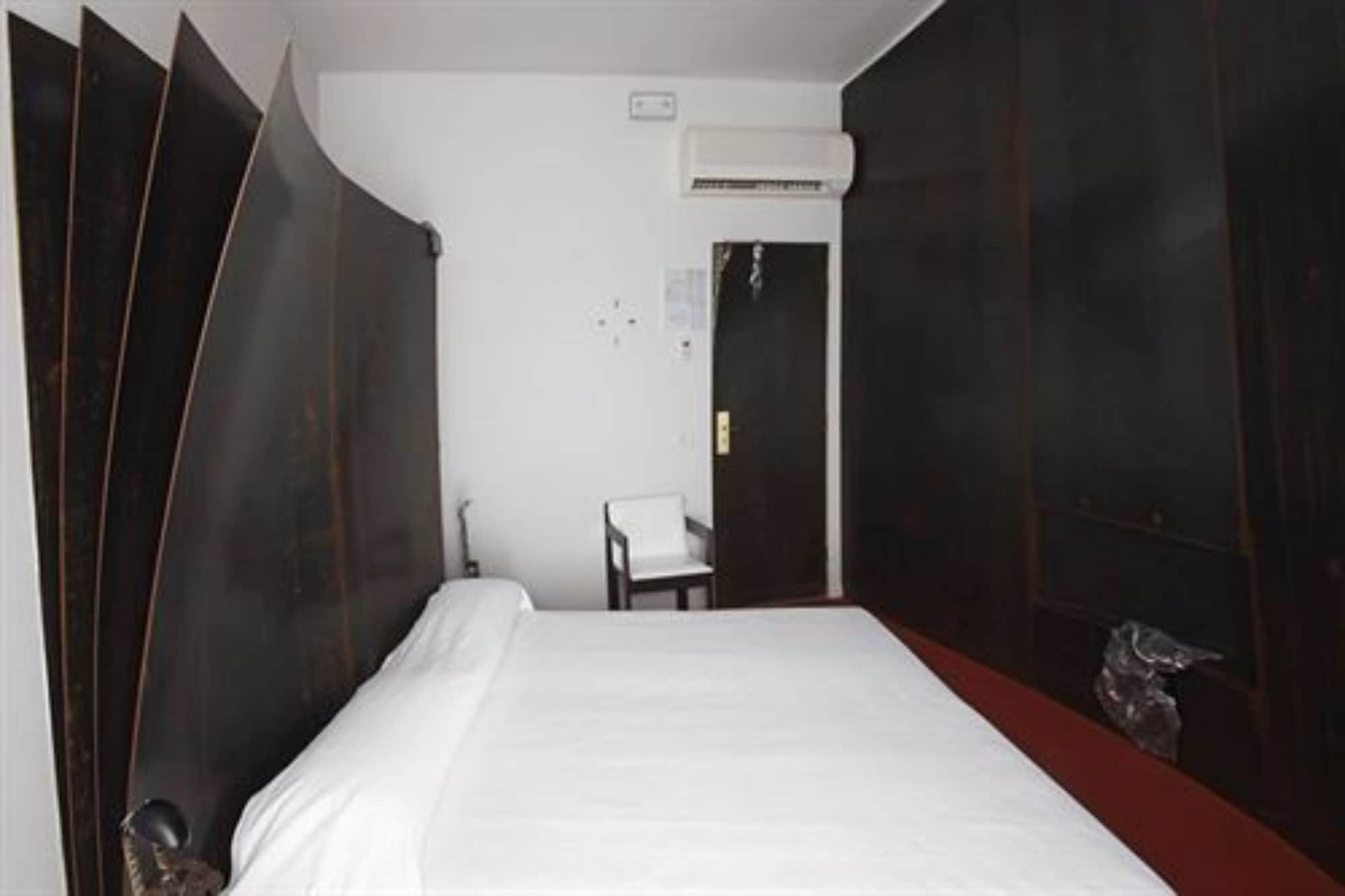 Hotel Alexander Museum Palace เปซาโร ภายนอก รูปภาพ