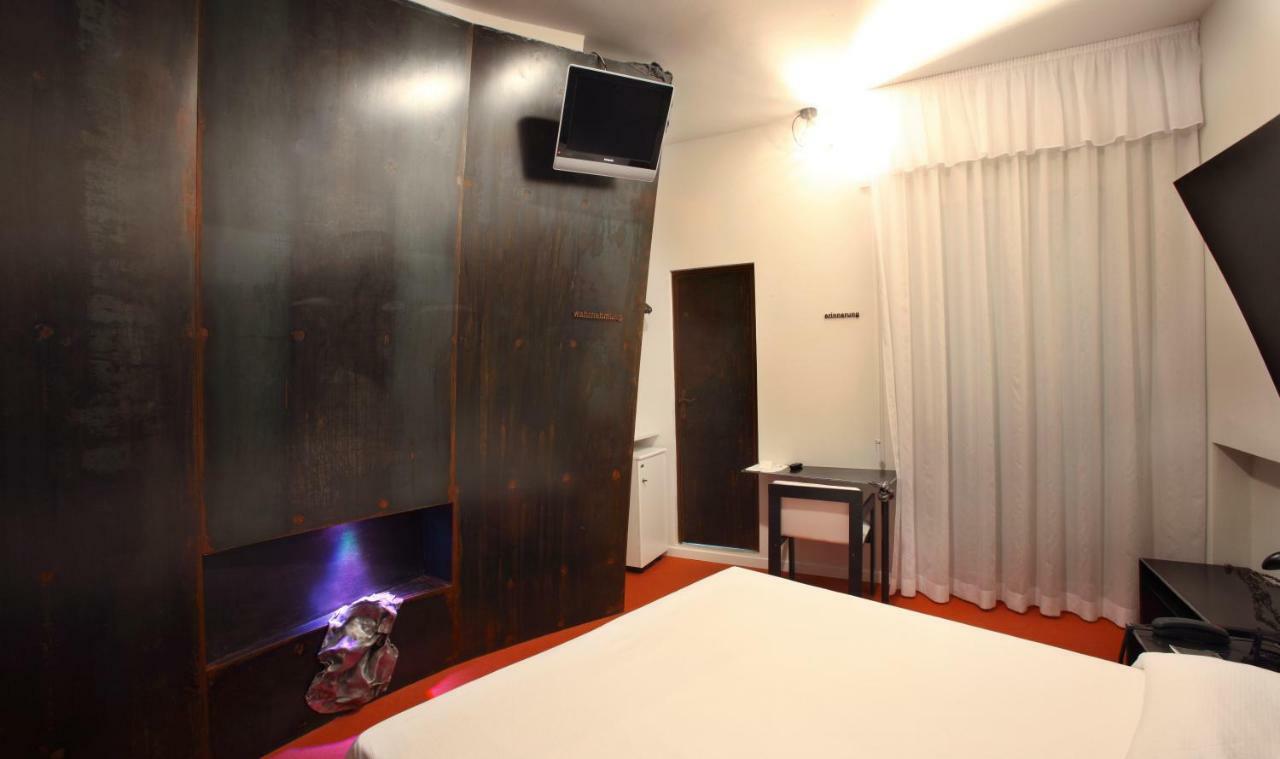 Hotel Alexander Museum Palace เปซาโร ภายนอก รูปภาพ