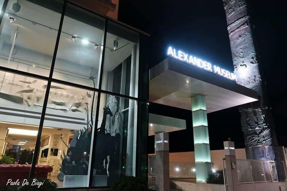 Hotel Alexander Museum Palace เปซาโร ภายนอก รูปภาพ